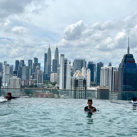 Regalia Sky Pool Klcc By Pasira Home Kuala Lumpur Exterior photo